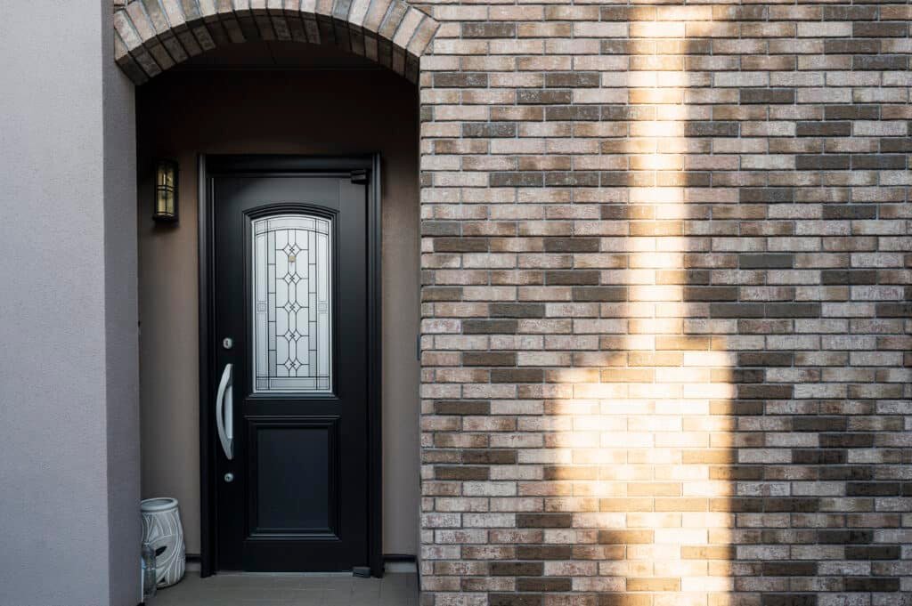 Image d'une porte d'entrée noir